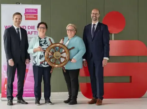 Kerstin Ihlenfeldt-Wulfes und Tanja Kraas bei der Verleihung des Preises Unternehmer des Jahres 2023